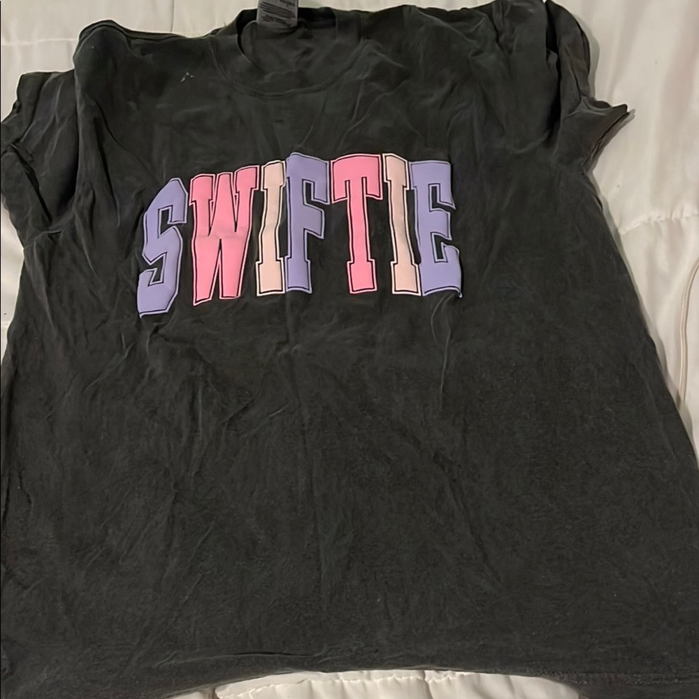 Black Swiftie Graphic T-Shirt